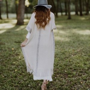 Sleeveless knit poncho